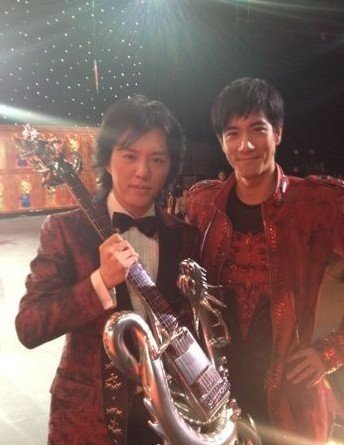 王力宏首次澄清与李云迪绯闻：我俩都是异性恋